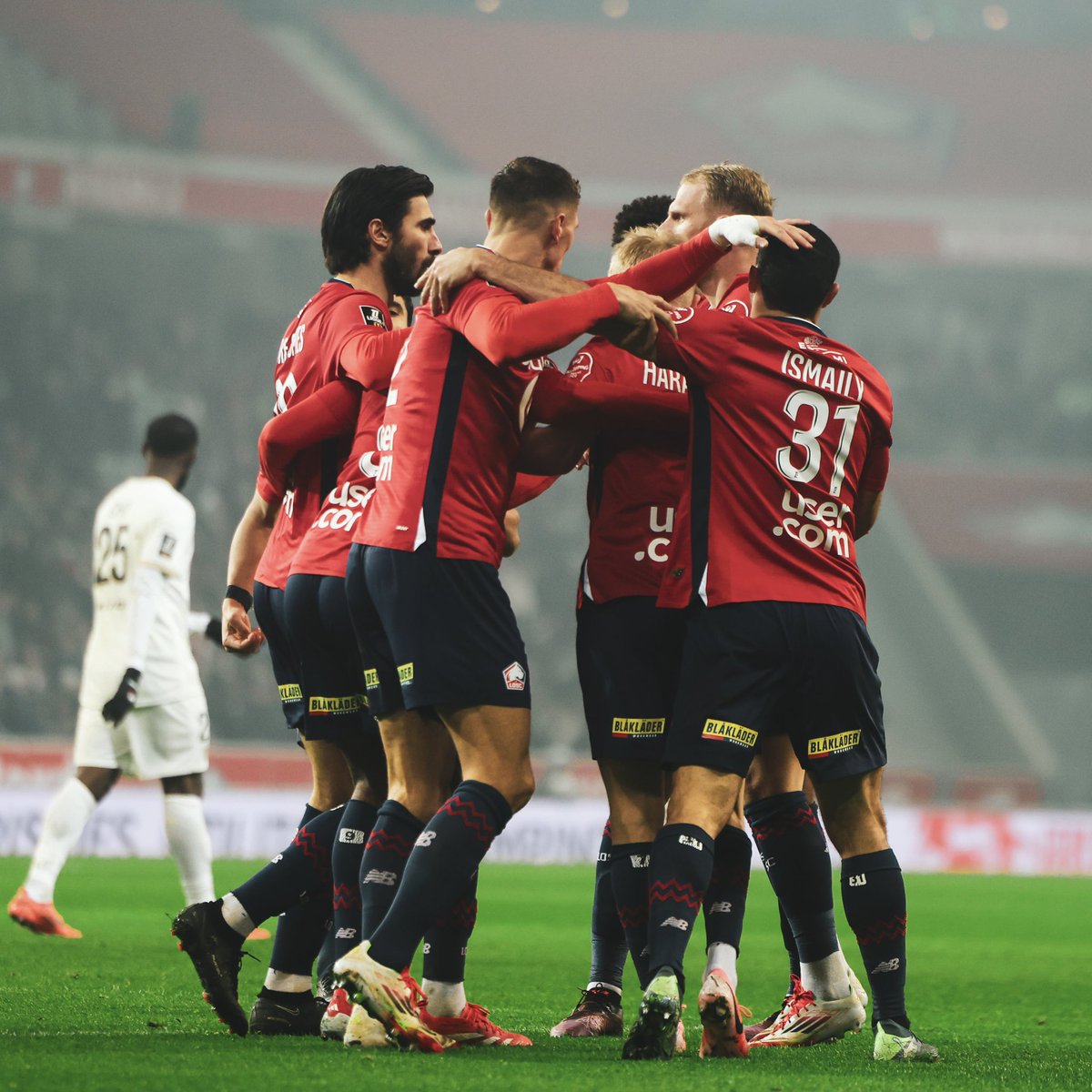 aftgomes's tweet image. On our way 🔥 Allez, Le LOSC 🔴⚪️

#LesDogues