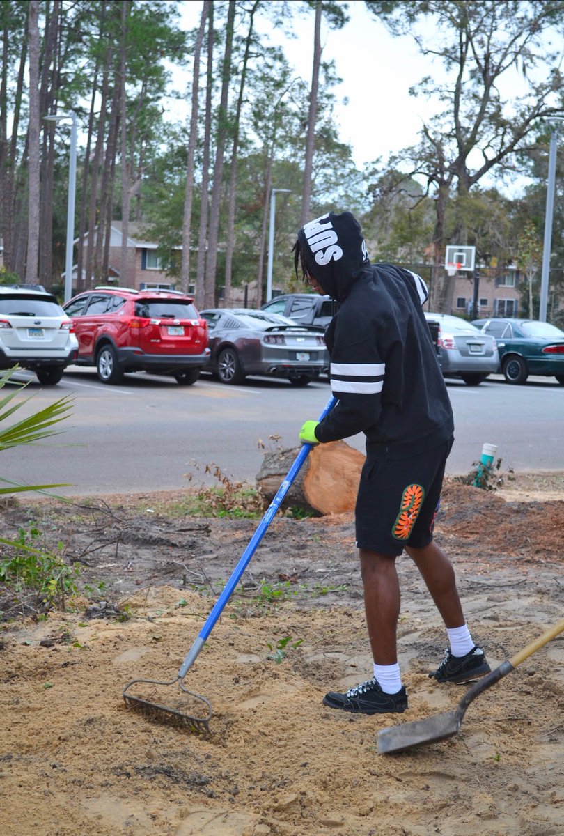 Had a great time building houses with
Alachua Habitat. You can make an impact too at Hall of Framers Feb. 1st in the Champions Club! Use the link to learn more. Link: Alachuahabitat.org 
<a href="/Fl_Victorious/">Florida Victorious</a> #FVFoundation <a href="/alachuahabitat/">Alachua Habitat</a>