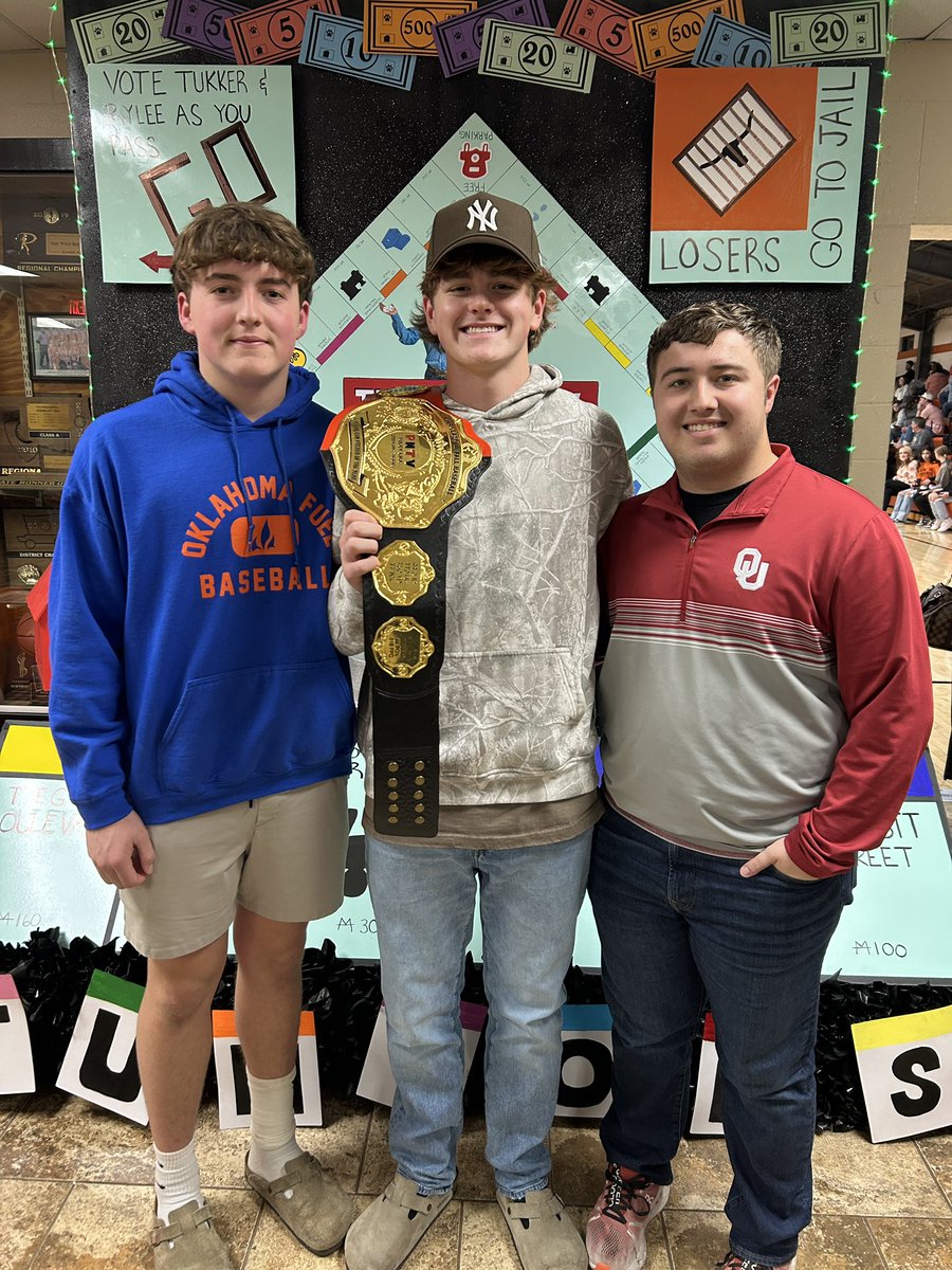 PrepNation_TV's tweet photo. #OKPrepScene: Riley Lile of the Sterling
Tigers receives his 2024 Class A Young
Gun Pitcher of the Year Award for Fall
Baseball. #PNTV Gallery 2 https://t.co/9kMkoi5Frz