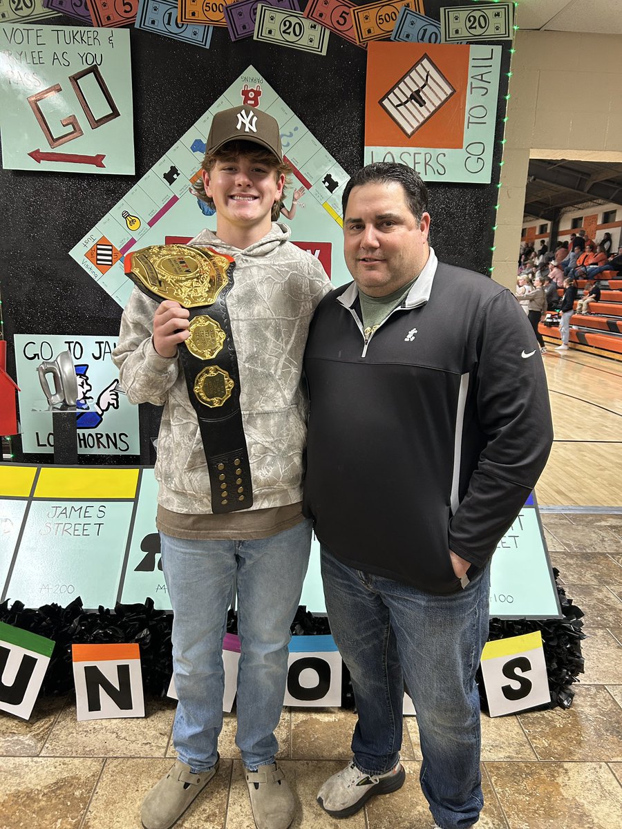 PrepNation_TV's tweet photo. #OKPrepScene: Riley Lile of the Sterling
Tigers receives his 2024 Class A Young
Gun Pitcher of the Year Award for Fall
Baseball. #PNTV Gallery 2 https://t.co/9kMkoi5Frz