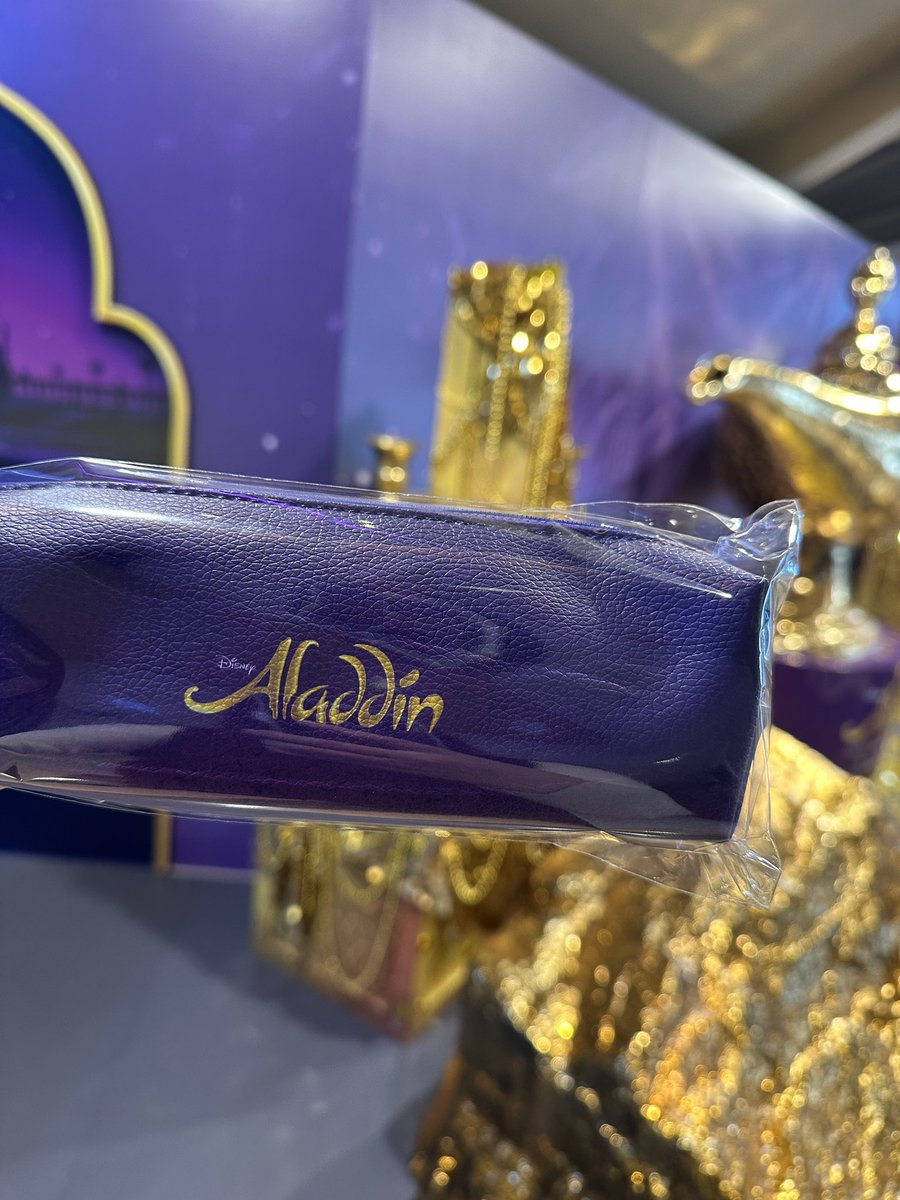 예사데이 필통을 주네?!