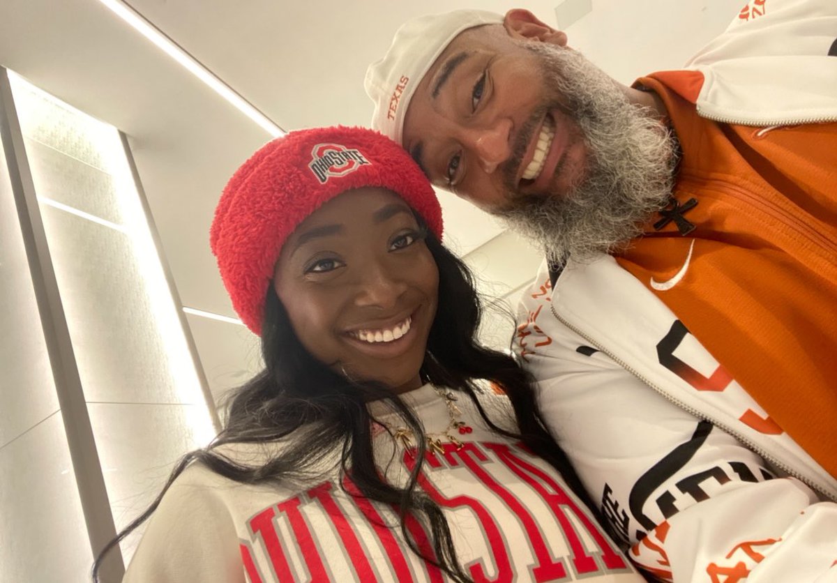 ThomaT06's tweet photo. @kyleumlang We can always find smilez …
Even in a loss 🧡🤘🏾 https://t.co/11PNSQelsa