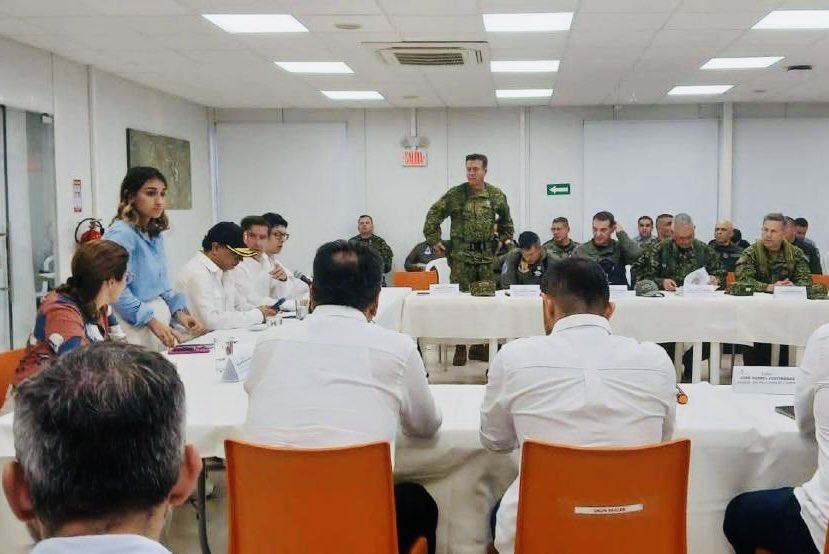 Hoy, desde #Tibú, Norte de Santander, bajo el liderazgo del señor Presidente <a href="/petrogustavo/">Gustavo Petro</a>, el <a href="/MinInterior/">MinInterior Colombia</a> <a href="/CristoBustos/">Juan Fernando Cristo</a>, la cúpula militar y las autoridades nacionales, regionales y locales, revisamos la hoja de ruta para proteger a la población civil y brindar asistencia