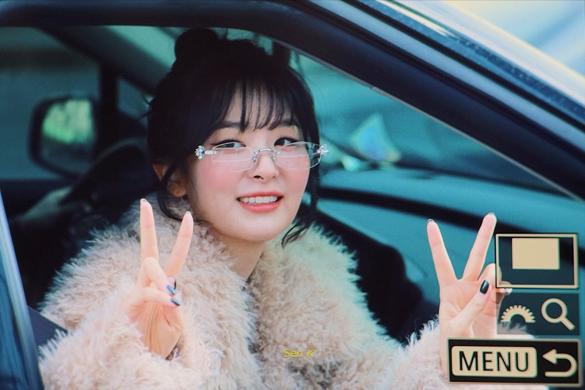 sensible_k's tweet photo. 250118 퇴근 #슬기 #seulgi 🍀 https://t.co/dFT7UlfP06
