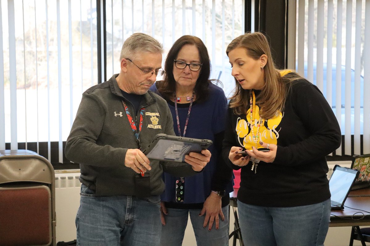 cmd_lms's tweet image. Had a blast leading the #BeeBots 101 session during our #TechTogether PD today! 🐝💡 I got to share my resources, tips & tricks on some of our new bots, PLUS had collaboration time with my awesome department. Nothing beats geeking out with the team! #EdTech #STEM #LibrarianLife