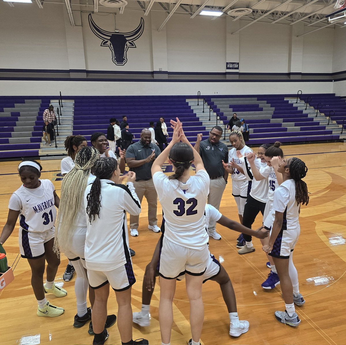 MrhsGirls_Bball's tweet image. Junior High Night was a huge success as we celebrated @MRJHMavs and @MDJH_Panthers! While our sub-varsity teams came up short, our Lady Mavs varsity team closed the night with a 47-37 victory over Paetow. Thank you for joining us!  We&apos;ll be waiting for you FUTURE Lady Mavs!💜🤘🏽💜