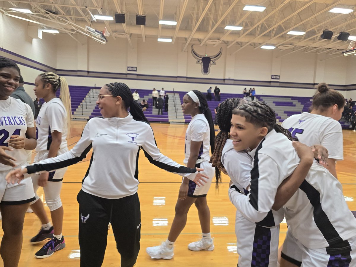 MrhsGirls_Bball's tweet image. Junior High Night was a huge success as we celebrated @MRJHMavs and @MDJH_Panthers! While our sub-varsity teams came up short, our Lady Mavs varsity team closed the night with a 47-37 victory over Paetow. Thank you for joining us!  We&apos;ll be waiting for you FUTURE Lady Mavs!💜🤘🏽💜