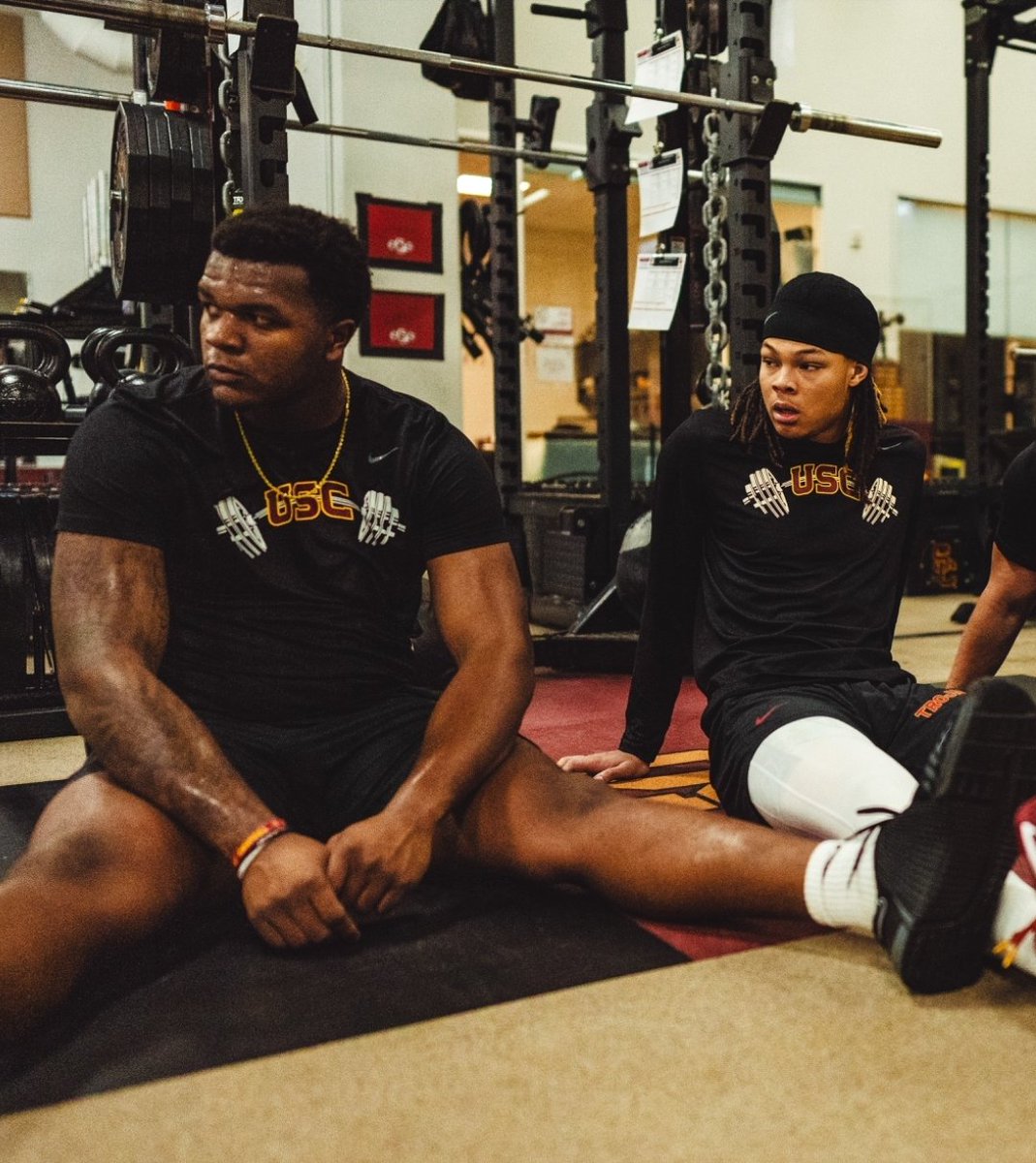 @SHIFTNFLFLAG (@shiftnflflag) on Twitter photo <a href="/uscfb/">USC Football ✌️</a> Got <a href="/C0rey_Simms3/">Corey Simms ⭐️⭐️⭐️⭐️</a> and @Jahkeem2026 Getting right!!!! #Shift #Keepworking #FIGHTON ✌️ <a href="/uscfb/">USC Football ✌️</a> Got <a href="/C0rey_Simms3/">Corey Simms ⭐️⭐️⭐️⭐️</a> and @Jahkeem2026 Getting right!!!! #Shift #Keepworking #FIGHTON ✌️