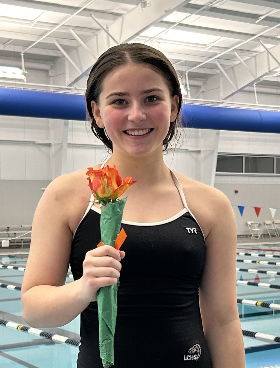 Day 1 @ City of Roses Invite! Savannah placed 5th in the Varsity diving competition. Elle and Hayley represented us well in the JV dive session.