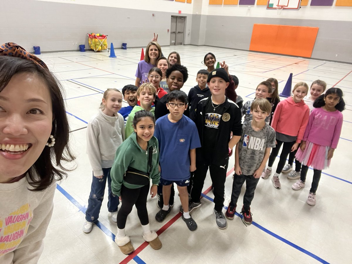 kimm11084's tweet image. 20 lucky winners were chosen to play dodgeball with the principals as their Principals 100 reward. We absolutely loved it!! @VaughnElemFISD  @friend_susie