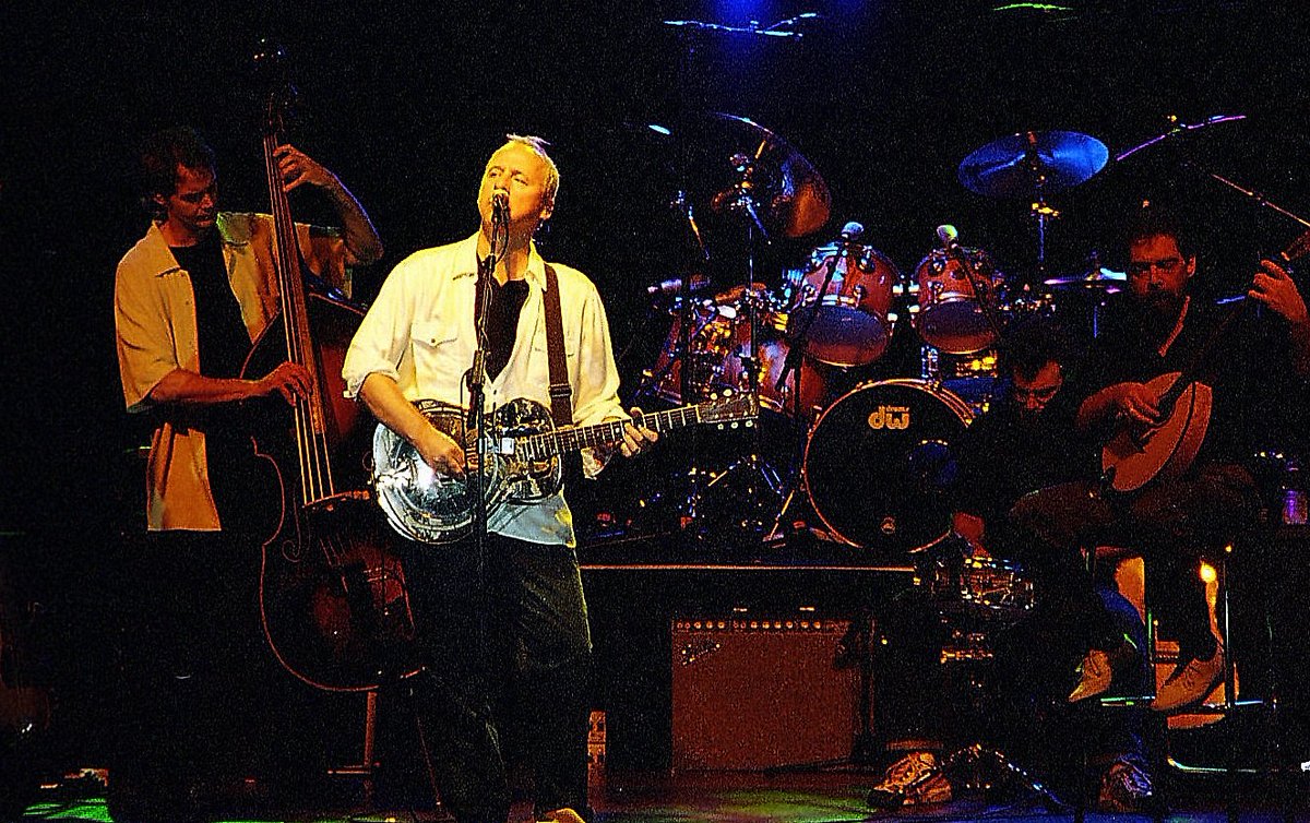 2.4.2001 Hace 24 años Mark Knopfler, famoso por haber liderado Dire Straits hasta el 1995, tocó en el Teatro de Verano de Montevideo. 
iammartinprado.wixsite.com/rinconmusicalu…