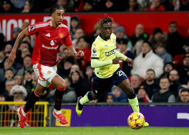League 1 Minus 10: Premier League Match 21 - Man United 3 Southampton 1. RPs appreciated.

Infuriating defeat as #saintsfc load the gun, miss lots and then shoot ourselves.  Featuring child cruelty, missed chances, a set piece goal &amp; subs from hell.

leagueoneminus10.blogspot.com/2025/01/premie…