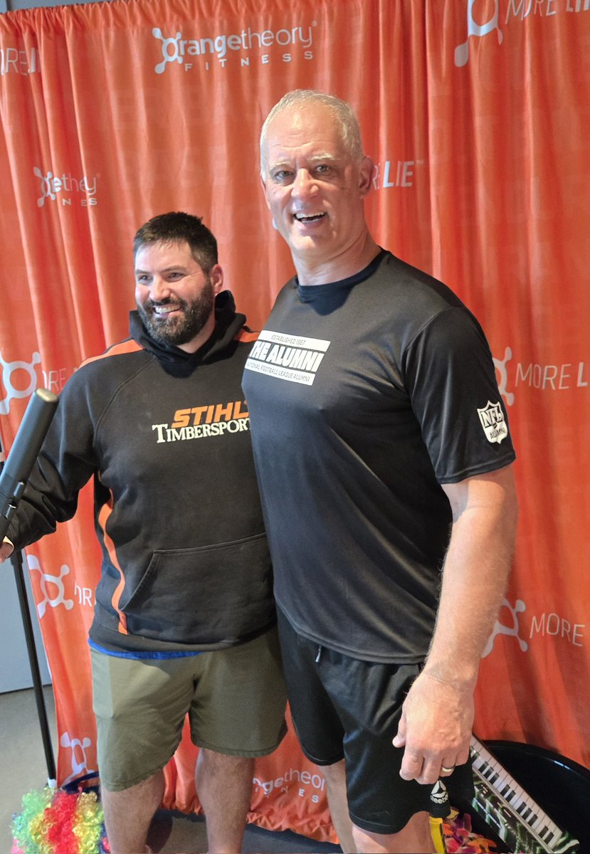 CharlesMcRae's tweet photo. Killer 3G @OTFAlcoa to start the weekend. 1,286 calories and 43 splats with Coach Bash. Repping #NFLAlumni gear today. @orangetheory #Orangetheory #everyreason https://t.co/XVIaIGzSMe