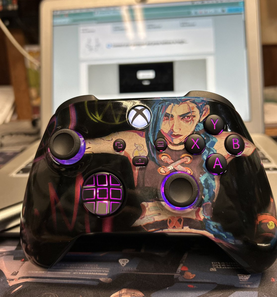 CesarsDesigns's tweet photo. Don’t know much about Arcane but recently I’ve started to get a lot of orders for it. So I guess I should watch it. But how nice do the led buttons look on this!!? 
.
#cgdcustoms #arcane #jinx #anime #netflix #xbox #xboxcontroller #customxboxonecontroller #hydrodip #extremerate https://t.co/TqDsx3aeOn