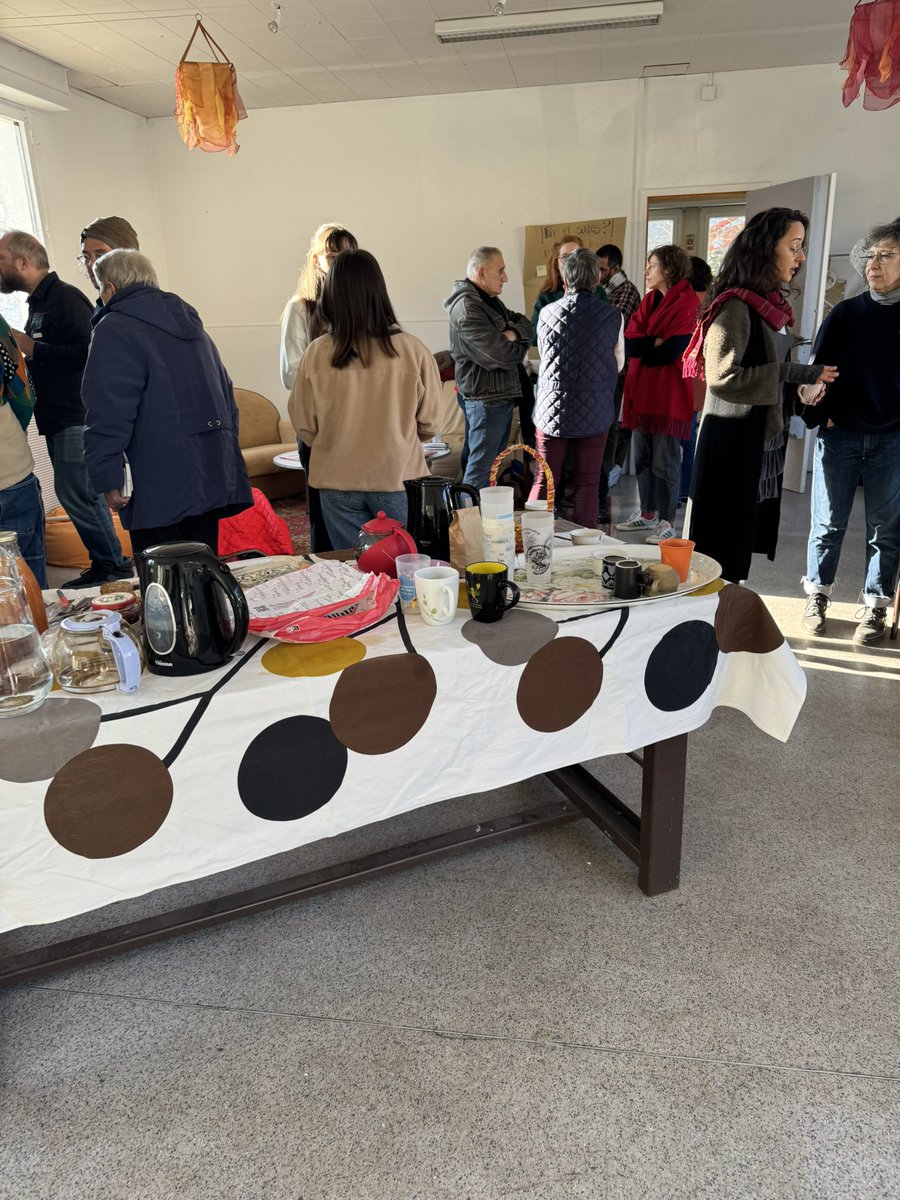 NoamLeandri's tweet photo. 🧨Le tiers lieu #Le42 en effervescence pour le programme 2025… malgré la perspective de fermeture cet été pour un projet immobilier.
Entré résignation et résistance, il faut maintenir un lieu de création pour le quartier Belle-Beille !
#Angers https://t.co/dlyhz4HpWg