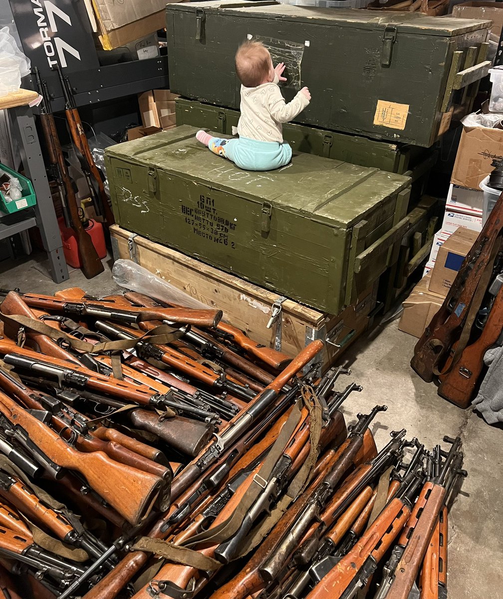 Mokas_Raifus's tweet photo. Little arms dealer in the making! https://t.co/trr9gtLLqp