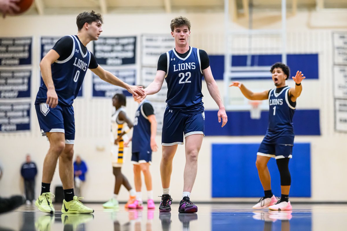 SM pulls out the victory, 64-55 over Roxbury Latin! We were led by Alex Echevarria ‘26 with 29pts, Jeremiah Murphy ‘25 with 13pts, and CJ Farrell ‘27 with 11pts. Onto Holderness tomorrow at home! #GoSMLions