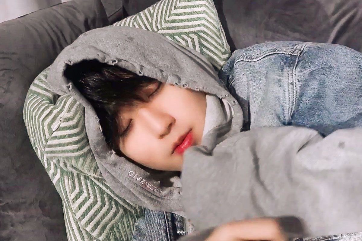 I on sobie tak śpi i nie wie że jest tak słodki. Po prostu śpi 🥹