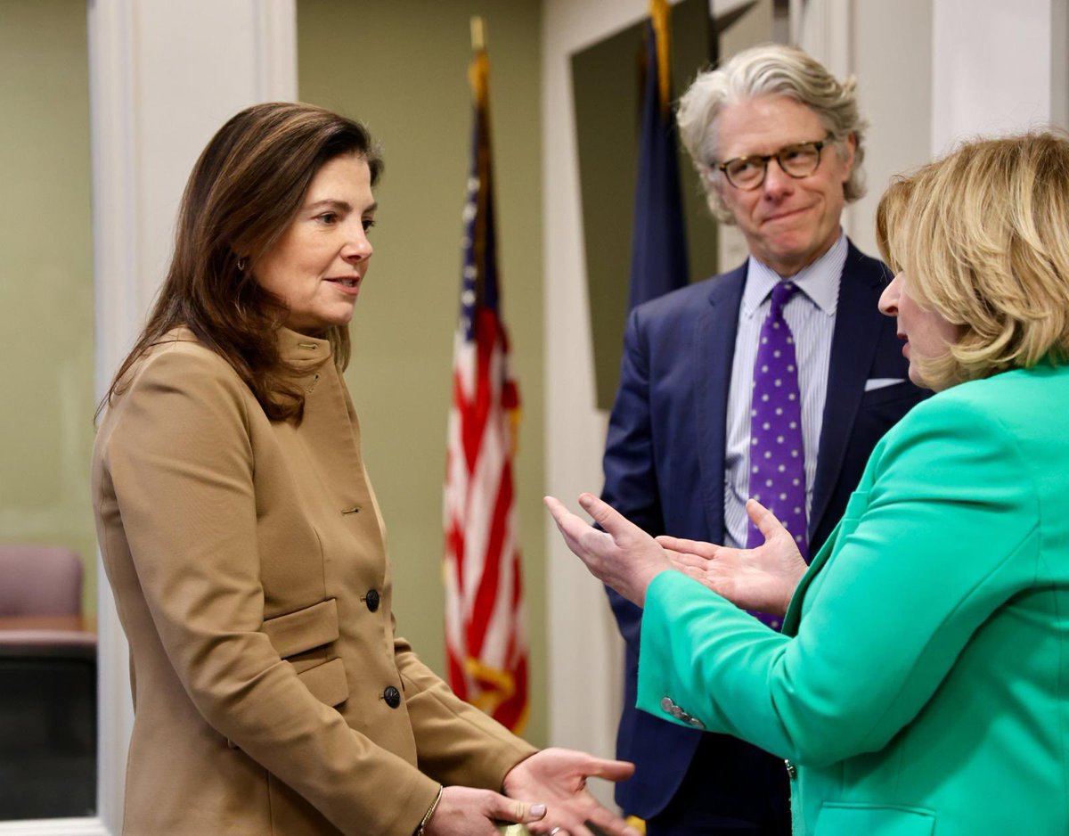 Consul General of Ireland Síghle FitzGerald (@cgbostonireland) on Twitter photo Delighted to meet with New Hampshire’s new Governor, <a href="/KellyAyotte/">Governor Kelly Ayotte</a>, in Concord & to address a meeting of the Irish Trade Council, New Hampshire. We discussed the enduring relationship between Ireland & NH and are excited to advance our economic, educational & cultural links 🇮🇪🇺🇸 Delighted to meet with New Hampshire’s new Governor, <a href="/KellyAyotte/">Governor Kelly Ayotte</a>, in Concord & to address a meeting of the Irish Trade Council, New Hampshire. We discussed the enduring relationship between Ireland & NH and are excited to advance our economic, educational & cultural links 🇮🇪🇺🇸