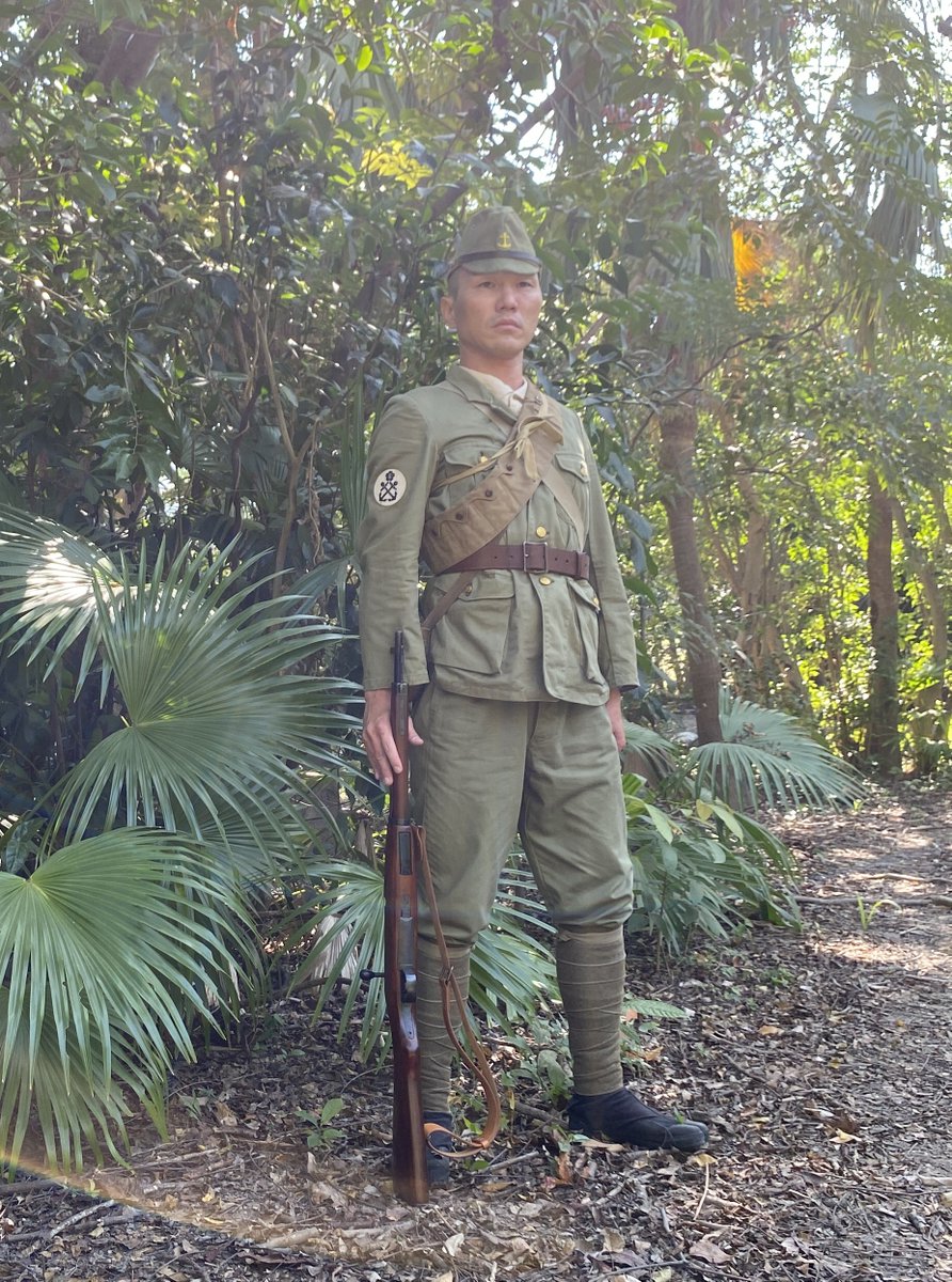 日本海軍 海軍落下傘部隊 陸戦隊服を着用してうます