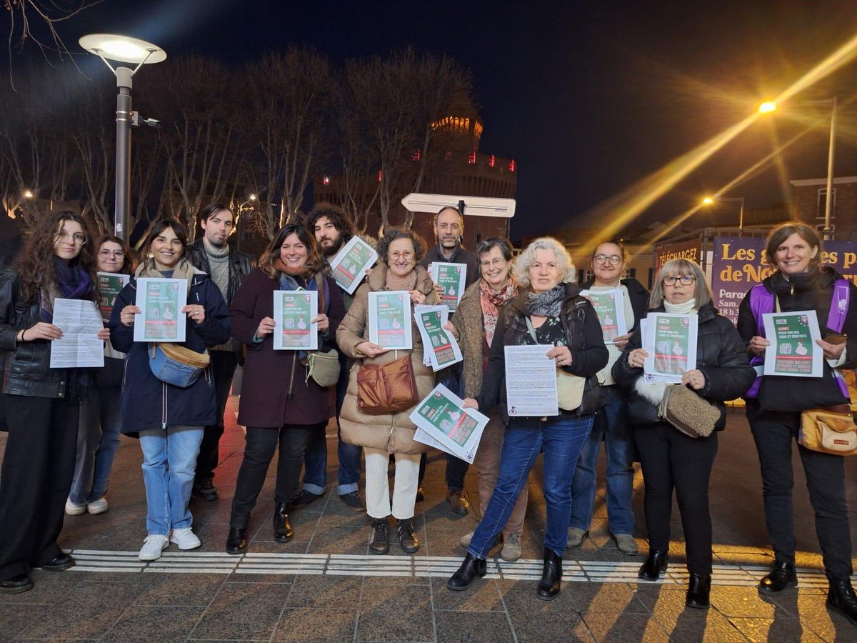 #50ansloiIVG à Perpignan pour faire signer la pétition #Myvoicemychoice