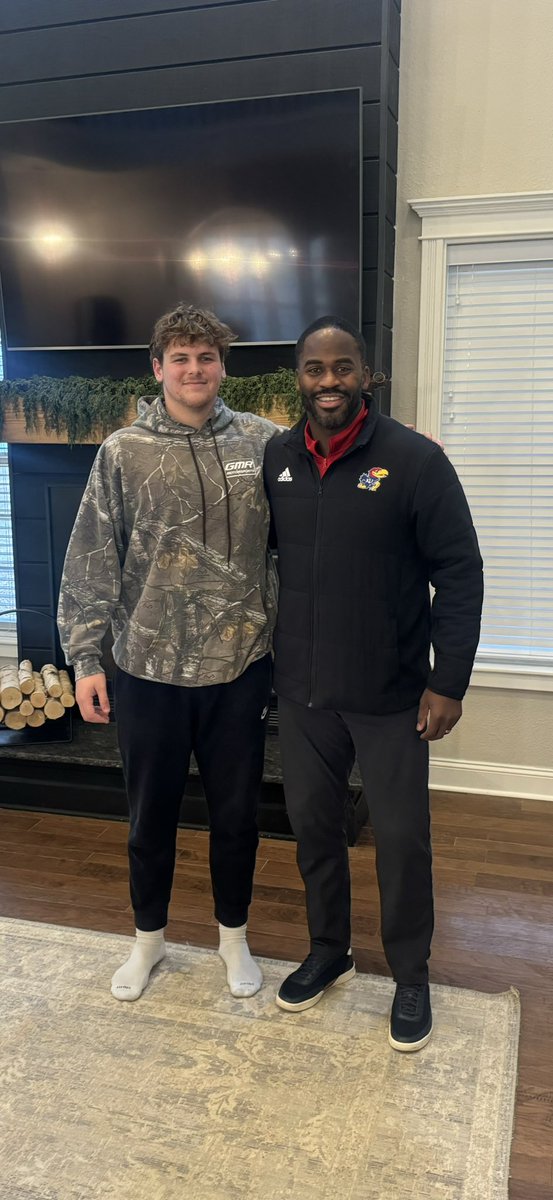 Landon Bland (@landonbland04) on Twitter photo Had a great talk with <a href="/CoachOnatolu/">Taiwo Onatolu</a> thanks for stopping by <a href="/KU_Football/">Kansas Football</a> ! #RockChalk Had a great talk with <a href="/CoachOnatolu/">Taiwo Onatolu</a> thanks for stopping by <a href="/KU_Football/">Kansas Football</a> ! #RockChalk