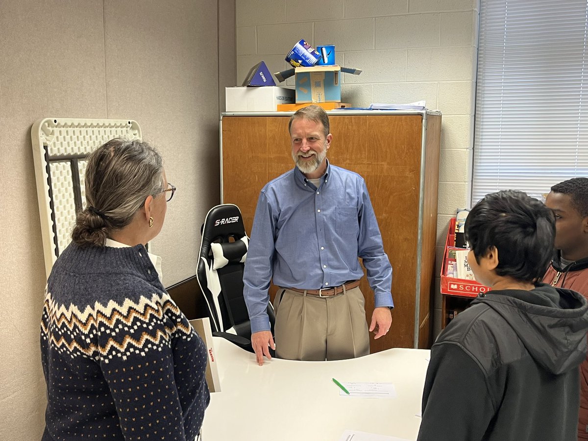 Poe Middle School tweet media