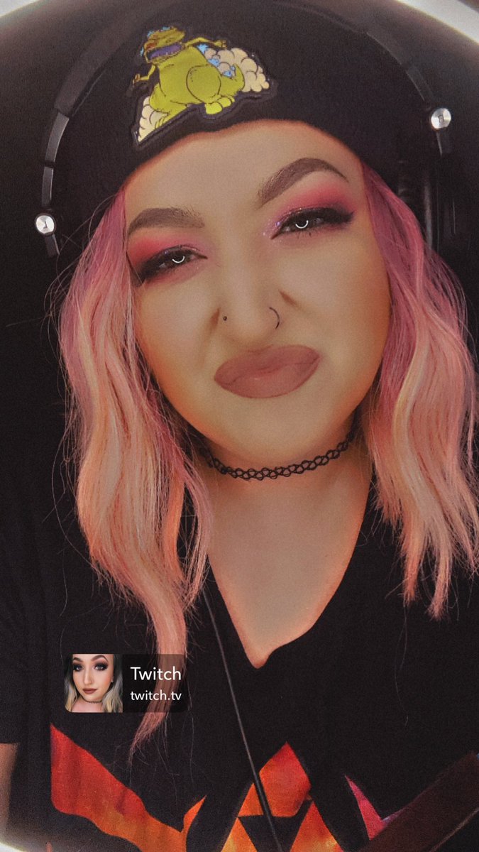 I’m baaaaaack!!!
Come chat with me! 

Twitch.tv/Meowizza