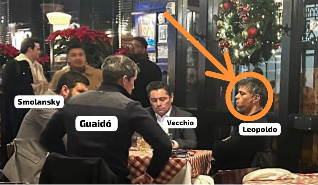 Por si usted no los conoce...

Les explico. La cara de Leopoldo se debe seguramente porque le están diciendo que ya su imagen es muy negativa para seguir apareciendo:

-Papi escondete, nosotros te respetamos tu % pero nos vas a enchabar el choreo si sigues figurando.