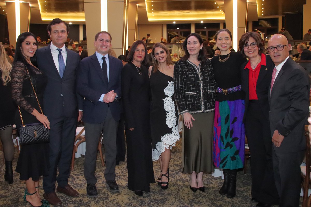 elconsejomx's tweet photo. Nuestras Secr. Ejec. @claraluzalvarez, Dir. Gral. @MariusKuriMurad, Consejera en Género, @MaElenaEsparza, Consejeras, @cecifloresdcham, @ClaudiaZermeo10, y nuestros Consejeros @JesusRodCar, @JPadillaZ, @AlexKuri_AMPI, Abraham Bleier, Ángel Mussi y José Manuel Sánchez Carranco formaron parte de esta nueva encomienda