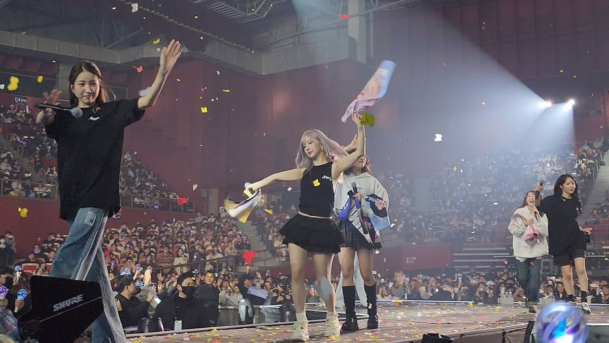 viviz_update's tweet photo. [🎬] - #GFRIEND 10th anniversary 'Season of Memories' special concert Day 1 full fancam

part 1 🔗https://t.co/sd5wQ5e3UA
part 2 🔗https://t.co/DkkQWGtDqe

#GFRIEND #여자친구 @GFRDofficial https://t.co/84xw4IXMgv