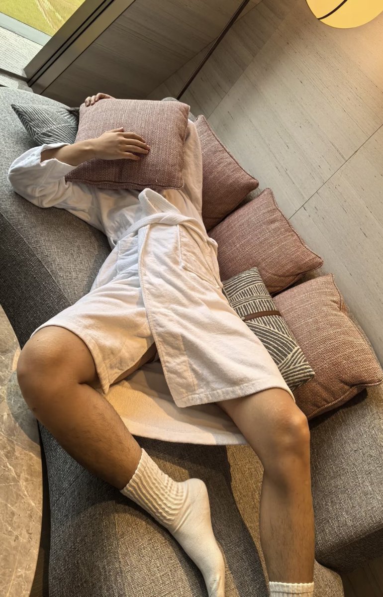 今日无事！坐躺

#南浔古镇 #难寻 #湖州 #浙江 #希尔顿 #1M #体育生 #0S