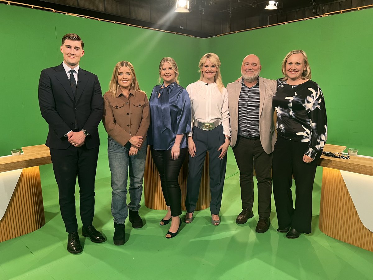 Þáttur kvöldsins með þessu flotta fólki kominn á tímaflakk og spilara RÚV. Er þetta frétt? <a href="/5norri/">Snorri Másson</a> <a href="/aslaugarna/">Áslaug Arna Sigurbjörnsdóttir</a> <a href="/logieinarsson/">Logi Einarsson</a> <a href="/obbasigga/">Þorbjörg Gunnlaugs</a> #fólkfólksins #ármannogsverrir #erþettafrétt <a href="/birtabjoss/">Birta Björnsdóttir</a> <a href="/IngaLalu/">Ingunn Eitthvað</a>