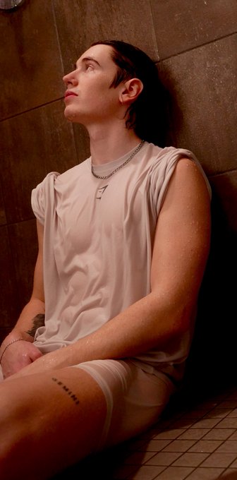 Watch itsevanwade's leaked NSFW photo on TwXstars