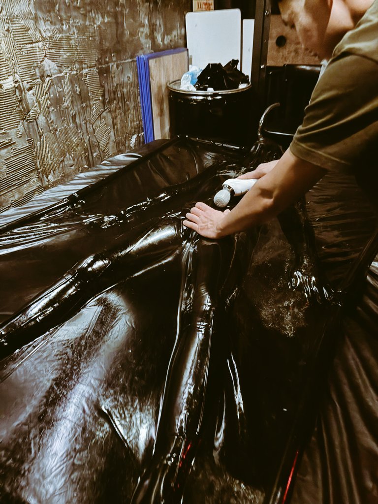 國際癖好日快樂！安全慶祝，做自己。💜 
Happy International Fetish Day! Celebrate safely and be yourself. 💜 #InternationalFetishDay

#latex #latexplay #rubber #kink #dronification #白襪