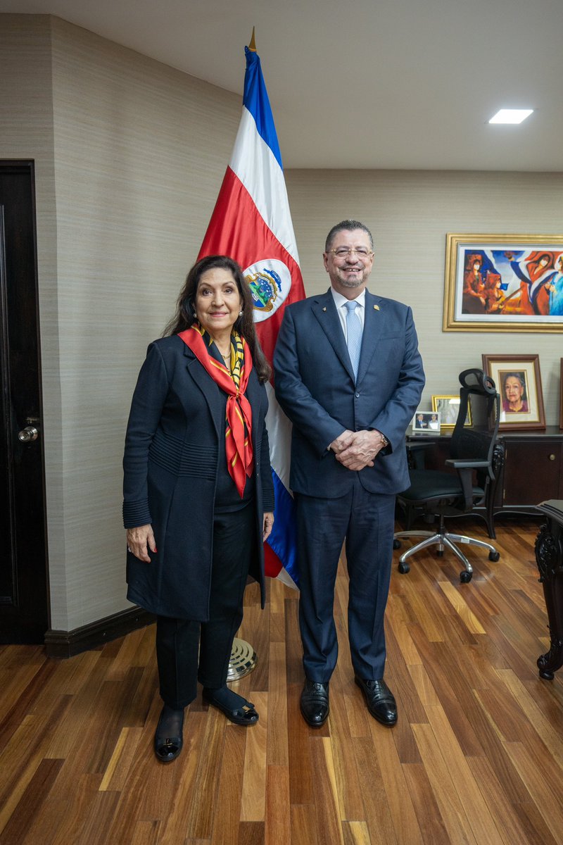 Embajador(a) de EE.UU. en Costa Rica (@usambassadorcr) on Twitter photo Mi más profundo agradecimiento al Presidente <a href="/RodrigoChavesR/">Rodrigo Chaves</a> y a su equipo por el trabajo colaborativo que ha permitido grandes avances en tecnología, seguridad y comercio. Unidos por valores compartidos, hemos logrado tanto. Me despido con orgullo y gratitud por lo que Mi más profundo agradecimiento al Presidente <a href="/RodrigoChavesR/">Rodrigo Chaves</a> y a su equipo por el trabajo colaborativo que ha permitido grandes avances en tecnología, seguridad y comercio. Unidos por valores compartidos, hemos logrado tanto. Me despido con orgullo y gratitud por lo que