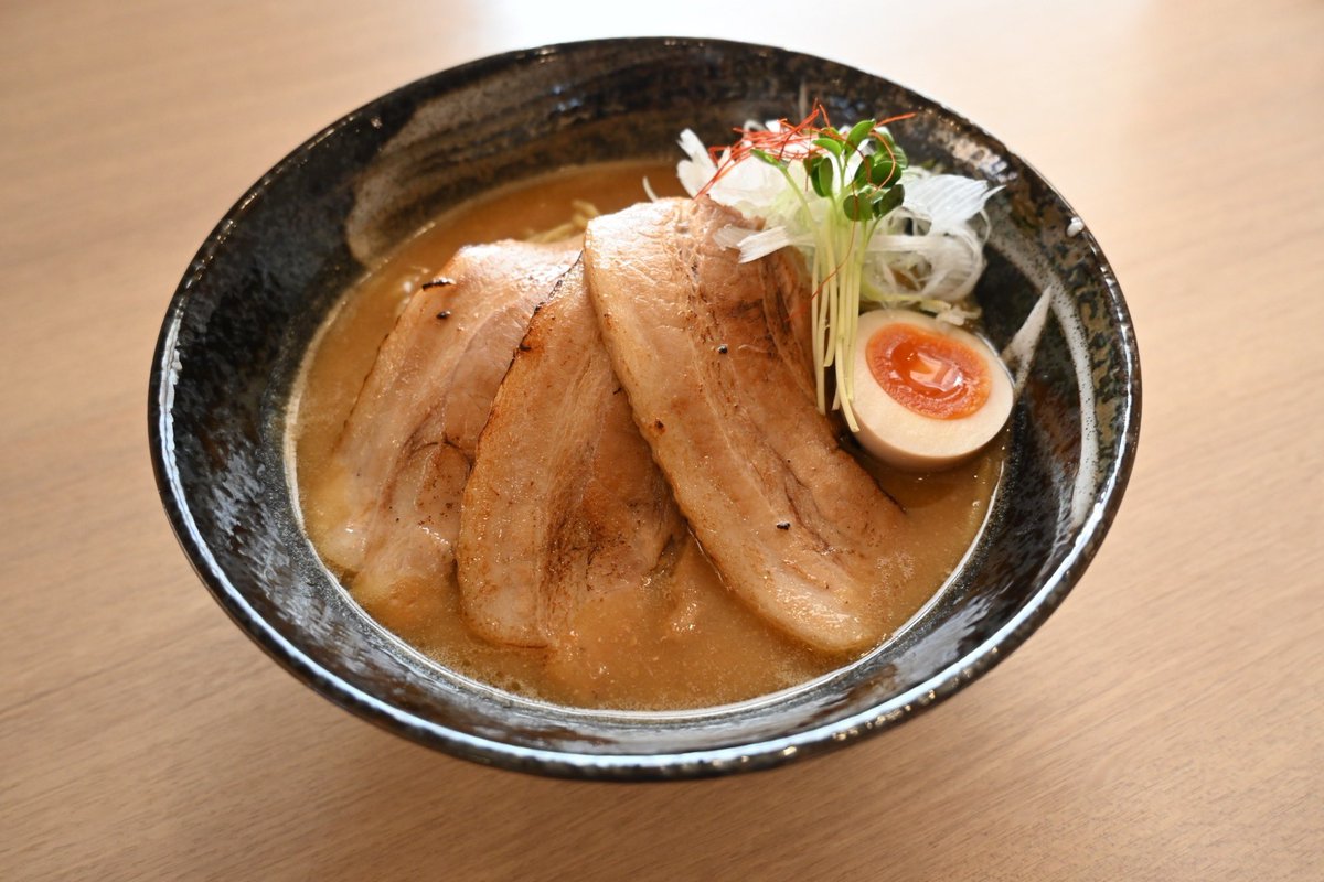 3kagetsudake's tweet photo. 味噌らーめん始めました🎶
【炙り豚バラ味噌らーめん】　900円
【炙りチャーシュー味噌らーめん】1250円

味噌は宇都宮『青源味噌』を使用🍀
是非ご賞味ください✨

https://t.co/hbQNAeiCEM https://t.co/h84vE2mkpo