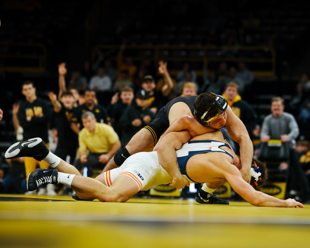 Feeling fresh 😎 

157 – Miguel Estrada (IA) dec. #20 Jason Kraisser (IL), 3-2

#2 Iowa 13, #9 Illinois 3

#Hawkeyes