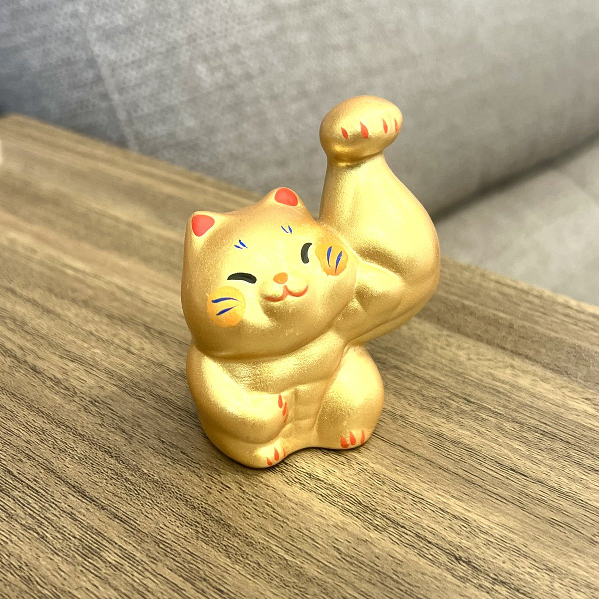 私はゴリゴリの招き猫を手に入れました