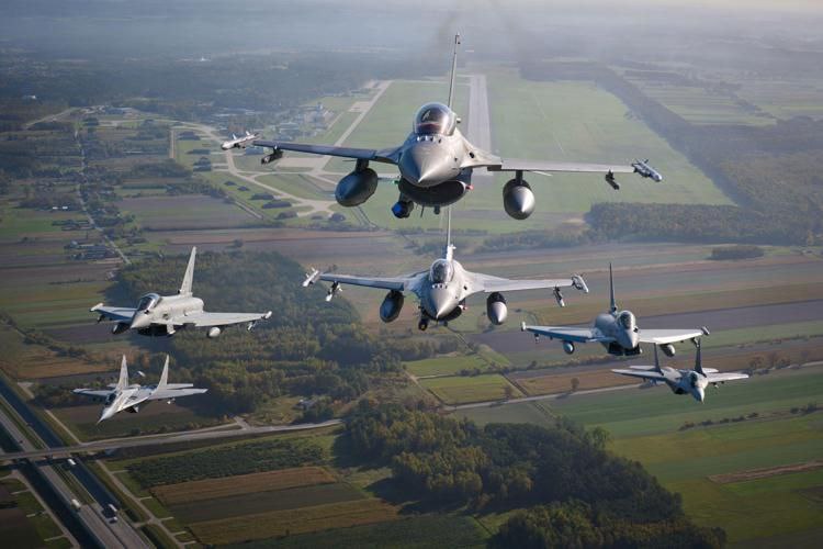 AlertOnWorld's tweet image. 🔴 Poland has put NATO fighter jets on alert and mobilized them following Russia's attack on Ukraine's energy infrastructure.

#nato #usa #ukraine #russia #poland #worldwar #airfighters