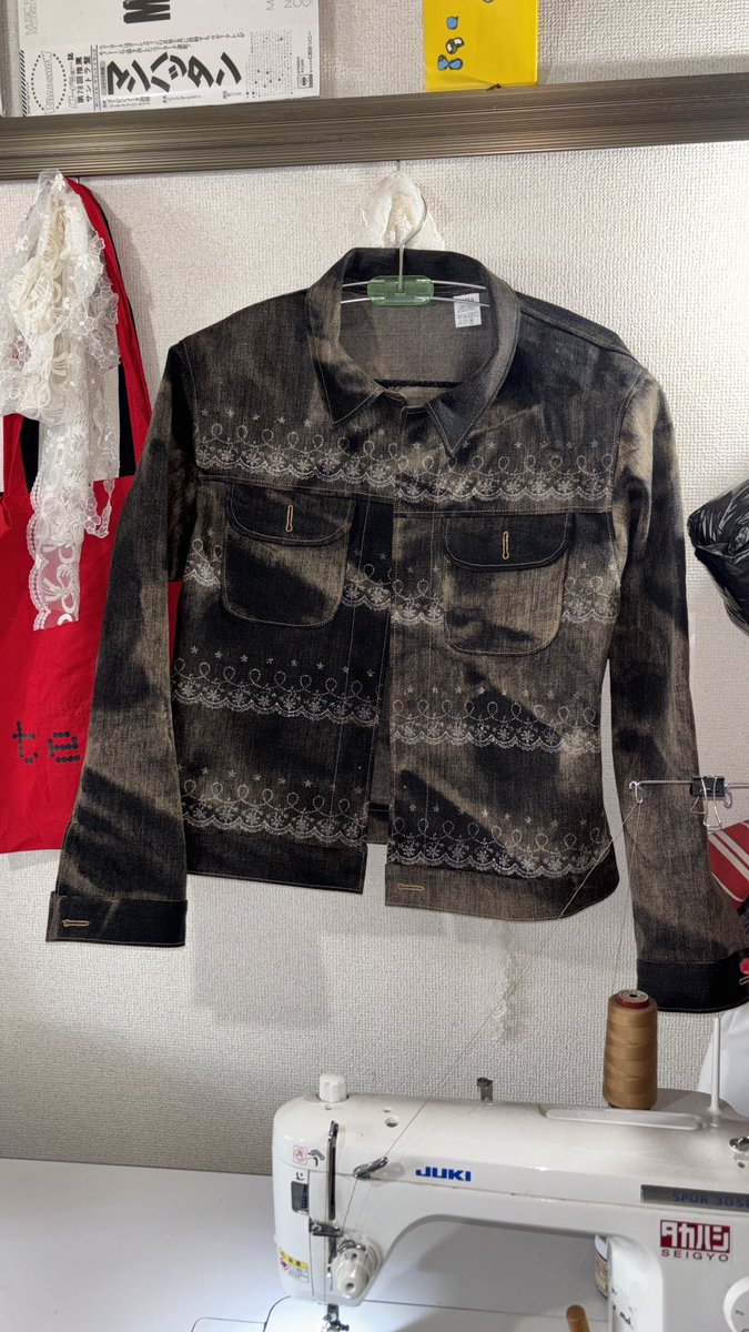 tetta__t's tweet photo. 本年もtettaをよろしくお願いします✴︎
新たな試みや、ものづくりをしていきます！
デニムは引き続き、さらに可愛くクオリティを
上げていきます！✴︎

まずはInstagramフォロワー1万人を目標に！ https://t.co/Vd7nccoZ1v