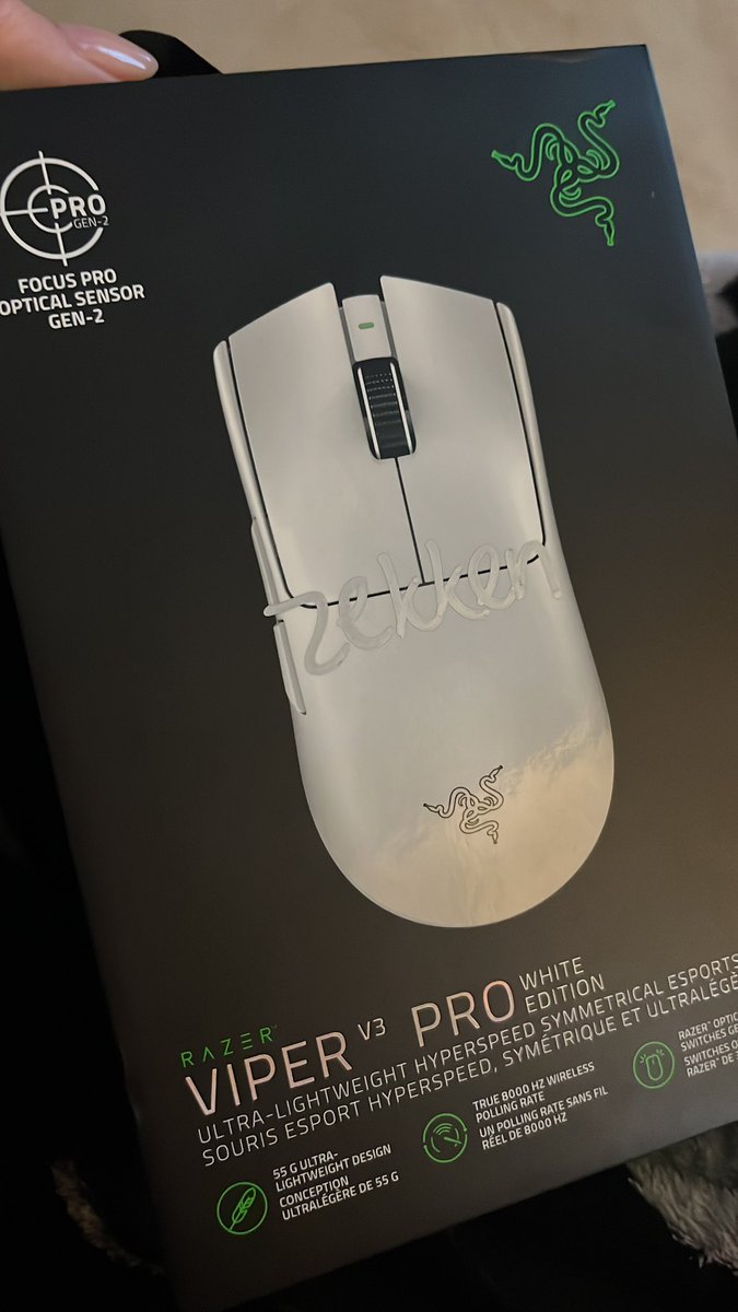 DanielaAmabilis's tweet photo. Tysm! @zekkenVAL @TeamRazer 💚🤩 https://t.co/aJyo5sQald