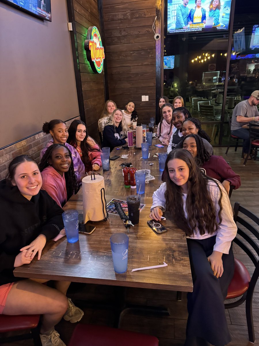 FulshearGBB's tweet photo. Team dinners hit different 🍴🏀 A night full of laughs, good food, and even better vibes with the squad. Building chemistry on and off the court! 💪🔥 #OneTeamOneDream” https://t.co/Kz4n4IW2Ag