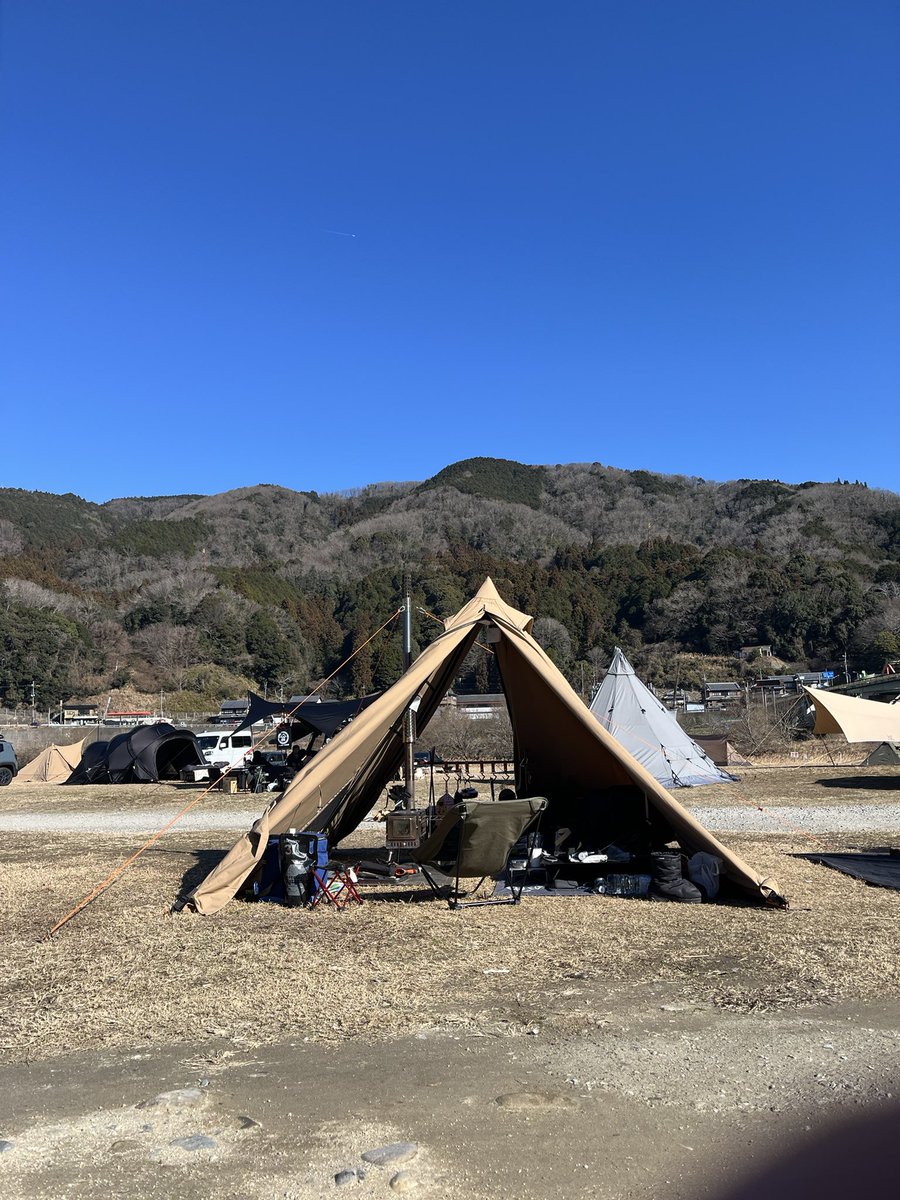 suitable022121's tweet photo. 今年初キャンプ🏕
設営買い出し完了！
後はお酒🍶♡呑みつつマッタリTime
暖かくて夜まで薪ストーブ出番無さそう( ´･ω･`)

 #ソロキャンプ https://t.co/4pYqdKTSih