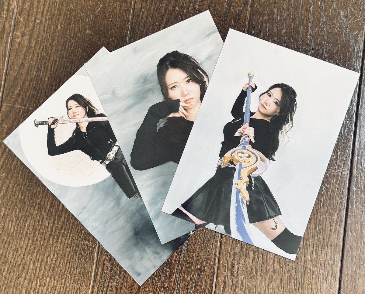 URk0m's tweet photo. 昨日は舞台 #Qアンリバ を観劇👀✨
殺陣アクション多めで見応えのある作品でした
イベントではトークや歌で楽しませてもらい大変満足🥳
イベント終了後に出演者との集合写真があるとは知らず 劇場まで徒歩5分だったので部屋着&amp;クロックスで行ってしまい着替えていけば良かったと後悔😅 https://t.co/2rA0rGciX0