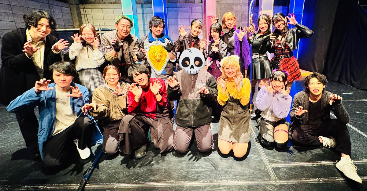 URk0m's tweet photo. 昨日は舞台 #Qアンリバ を観劇👀✨
殺陣アクション多めで見応えのある作品でした
イベントではトークや歌で楽しませてもらい大変満足🥳
イベント終了後に出演者との集合写真があるとは知らず 劇場まで徒歩5分だったので部屋着&amp;クロックスで行ってしまい着替えていけば良かったと後悔😅 https://t.co/2rA0rGciX0