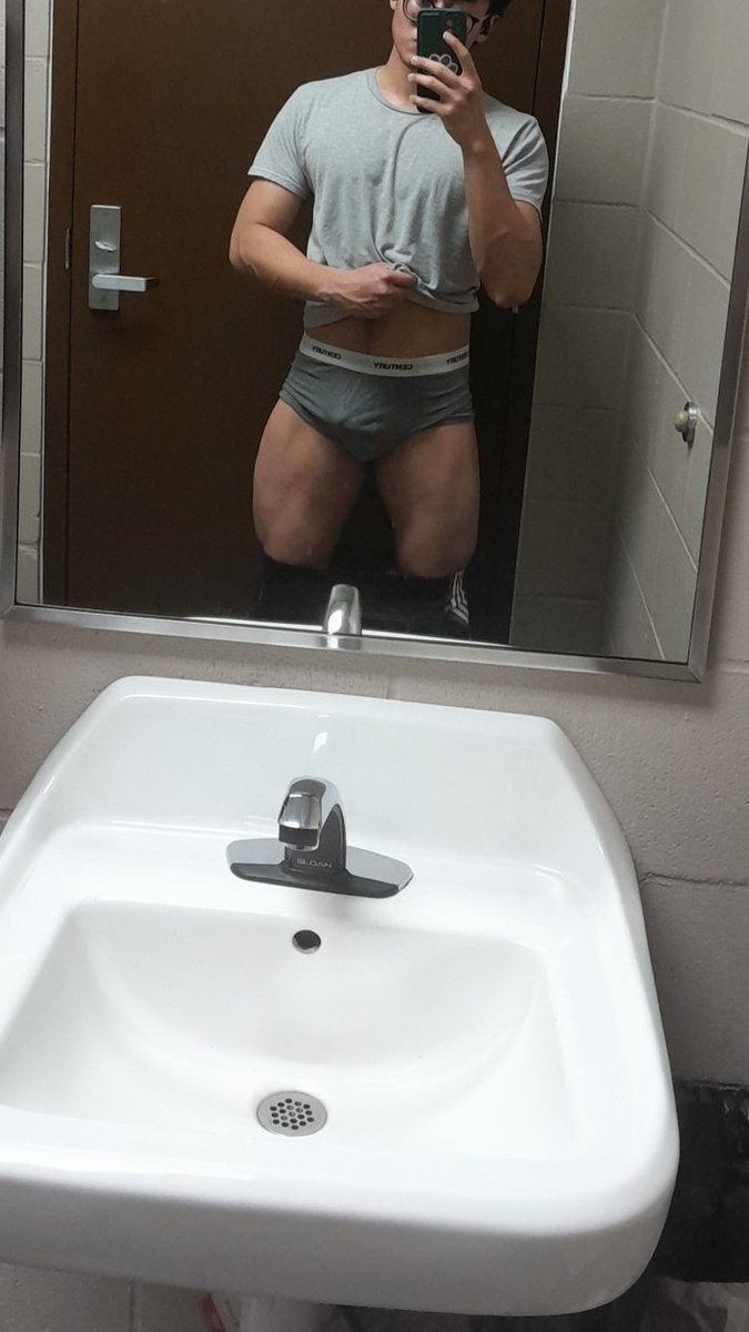 Helium4Helium's tweet photo. Legs are starting to leg https://t.co/WOIjnwWeab