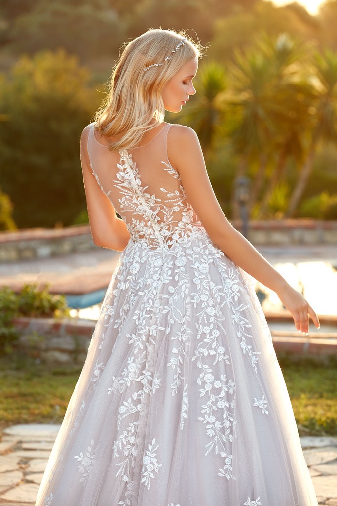 alyceparis's tweet image. Grace in every detail 🌿✨ Our enchanting gown features a delicately embroidered illusion back, blending elegance with a touch of whimsy. Perfect for those golden hour moments. 💫

AP STYLE 61106

#Alyceparis #spring #2025 #prominspo #wedding2025 #formal #dresses #lace #ballgown