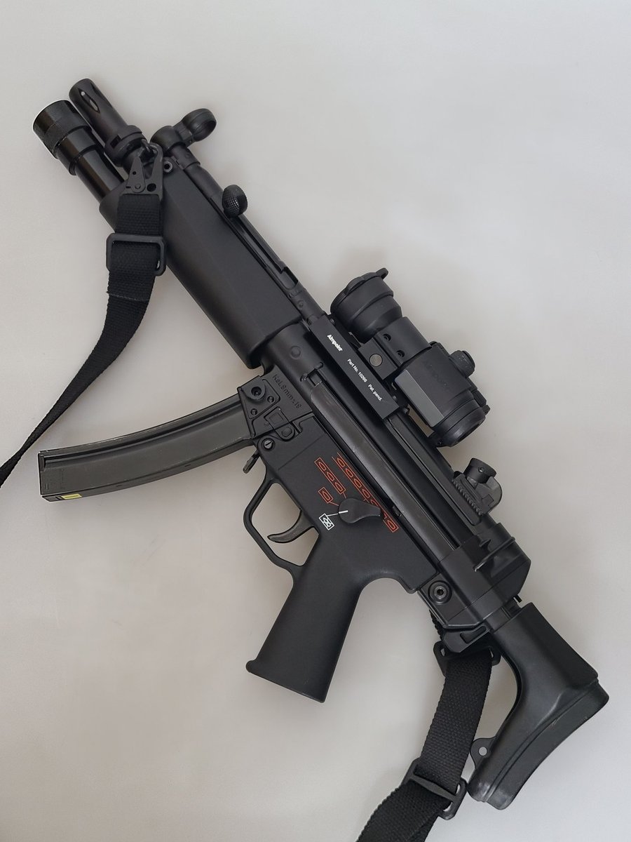 mgh0591's tweet photo. 次世代MP5のアップデート完了。
ストック基部の交換。
ストックバーのラッチ補強。
ハイダー取り付けとハンドガード位置合わせ。
ドットマウントの交換。

これで、どう見てもMP5J！

ええねん。
これにしたかってん。 https://t.co/HnXrUaE9uN