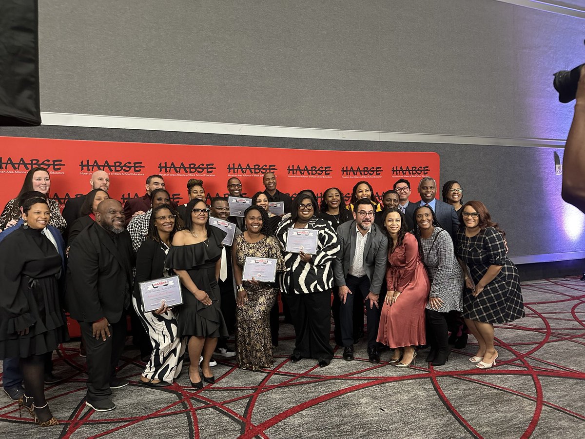RandleHS's tweet photo. 🌟Congratulations to Candice Brantley, for being named the Randle HAABSE Teacher of the Year!🌟Her dedication to her students &amp; passion for their success are truly inspiring. She always goes the extra mile to make sure every student has what they need to shine and succeed.#HAASBE https://t.co/aAEGR2Sy2H